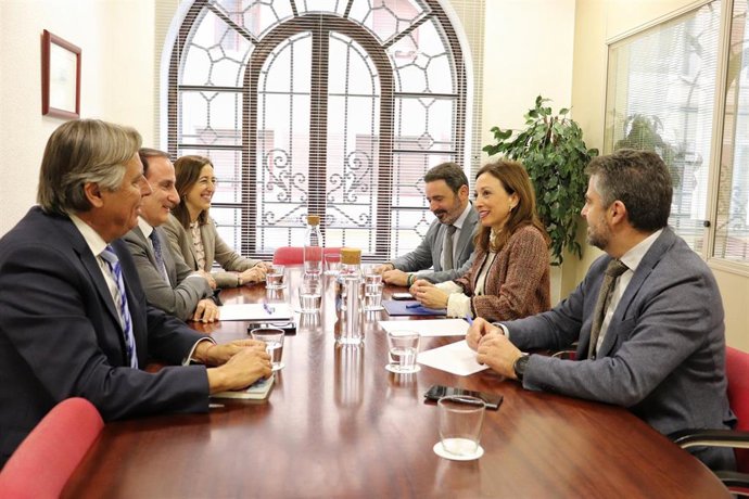 El PP de Málaga ha trasladado este miércoles a la Confederación de Empresarios de Málaga (CEM) su apuesta por crear una Alianza por Málaga que garantice las inversiones necesarias para el desarrollo de la provincia.