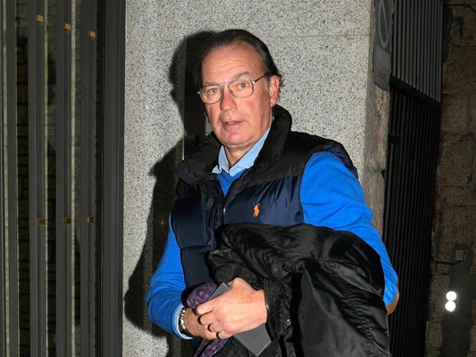 Archivo - Bertín Osborne entra en casa de su ex mujer, Fabiola Martínez, para celebrar el dieciséis cumpleaños de su hijo Kike, a 31 de enero de 2023, en Madrid (España)