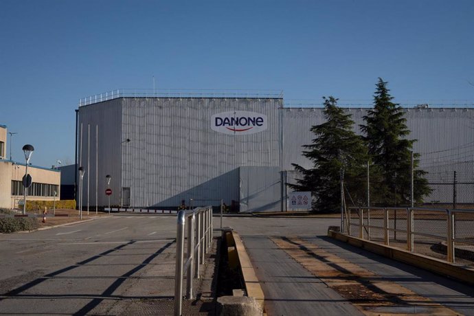 Fachada de la fábrica de Danone España, a 12 de enero de 2024, en Parets del Vallès, Barcelona.
