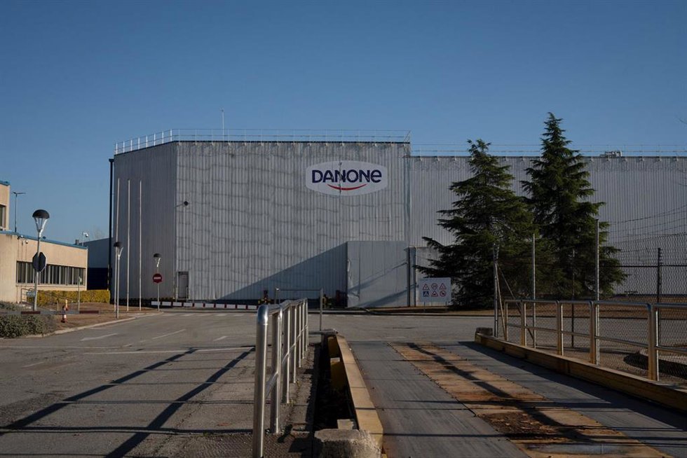Fachada de la fábrica de Danone España, a 12 de enero de 2024, en Parets del Valls, Barcelona.