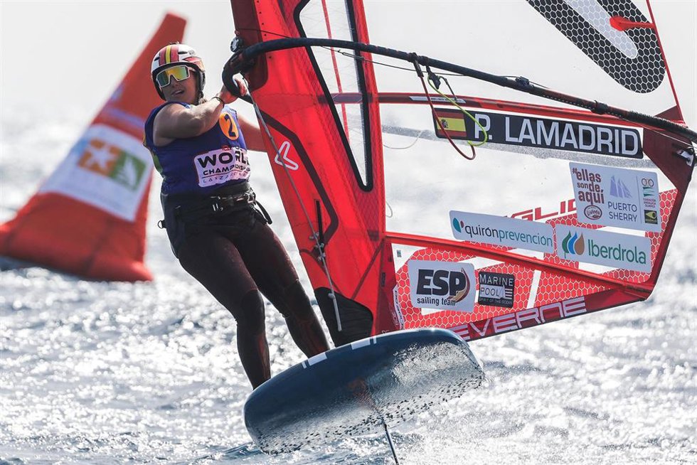 Pilar Lamadrid, durante el Campeonato del Mundo de iQFOiL 2024.