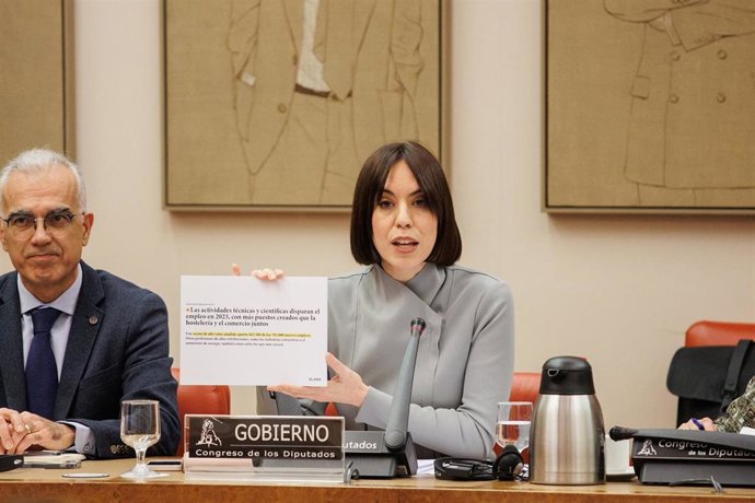 La ministra de Ciencia, Diana Morant, comparece durante la comisión de Ciencia, Innovación y Universidades, en el Congreso de los Diputados, a 31 de enero de 2024, en Madrid (España).
