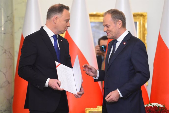 Archivo - December 14, 2023: Warszawa 13.12.2023. Uroczystosc zaprzysiezenia rzadu Donalda Tuska w Palacu Prezydenckim. n/z Prezydent Andrzej Duda, Premier Donald Tusk,Image: 829298667, License: Rights-managed, Restrictions: , Model Release: no, Credit li