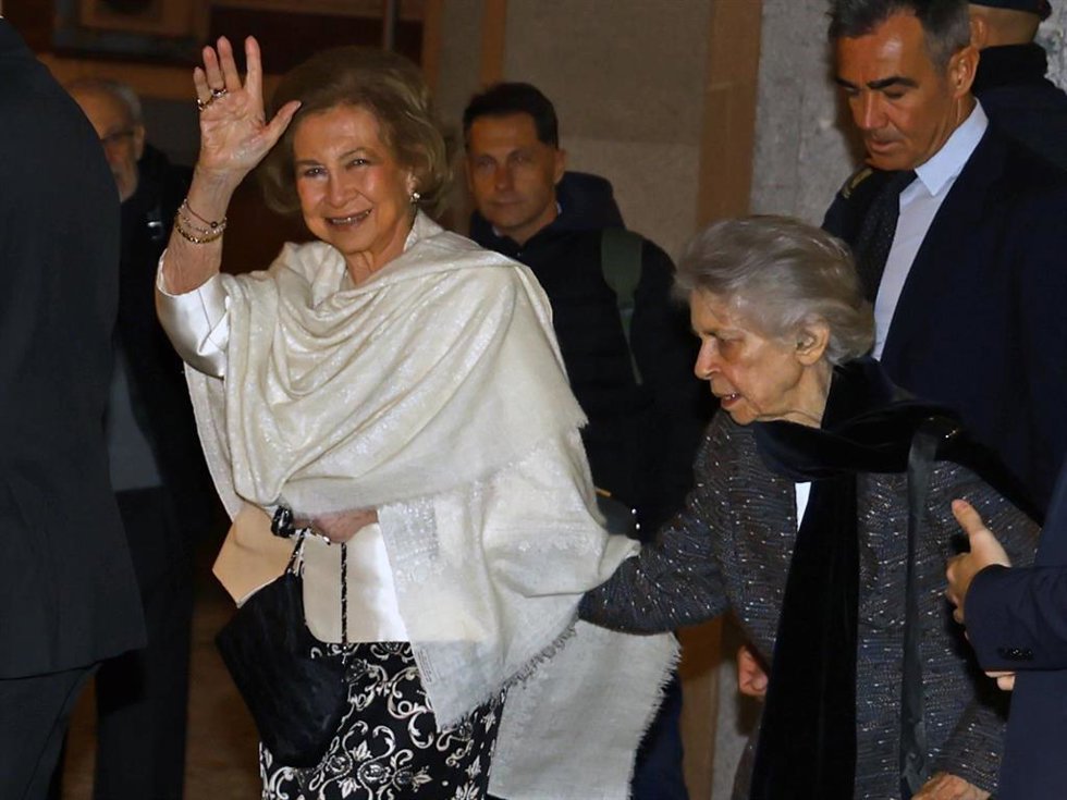 La Reina Sofía y su hermana Irene salen del Auditorio Nacional donde han asistido al concierto de Zubin Mehta con la Filarmónica de Múnich y el pianista Yefim Bronfman