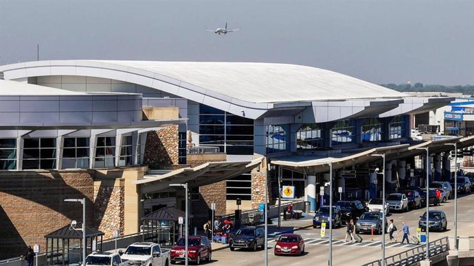 Archivo - Un avión a punto de aterrizar en el aeropuerto de Boise, EEUU (archivo)