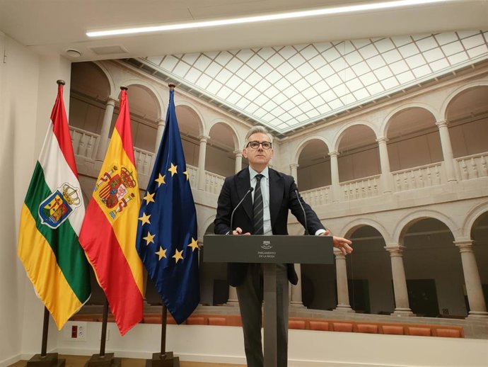 El diputado de Vox en La Rioja, Héctor Alacid, en comparecencia de prensa