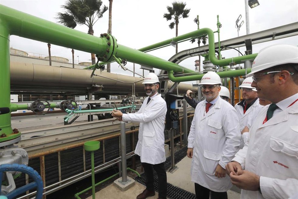 El consejero de Sostenibilidad, Ramón Fernández-Pacheco, asiste a la inauguración de la nueva planta de tratamiento de agua de Cepsa en San Roque