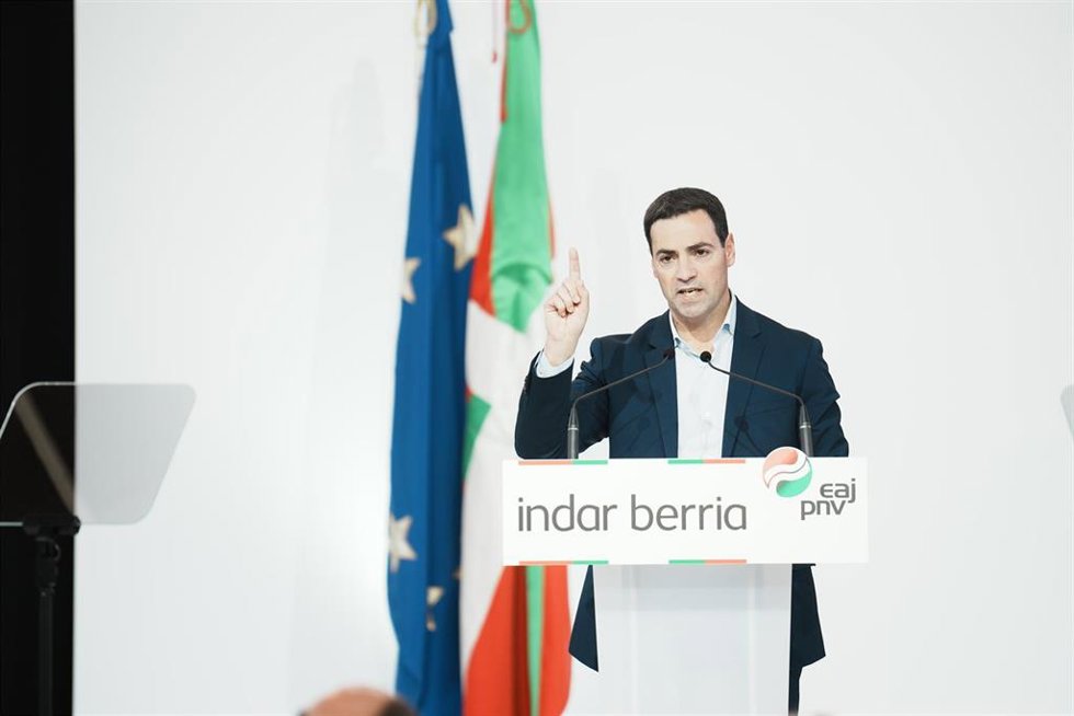 Archivo - El candidato del PNV a Lehendakari, Imanol Pradales.