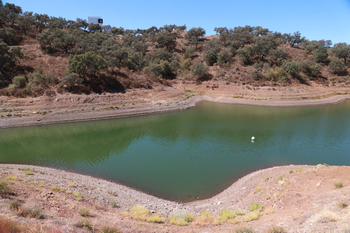 Vista general del Embalse de la MInilla, a 29 de agosto de 2023 en Sevilla (Andalucía, España).