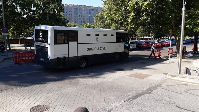 Archivo - Furgón de la Guardia Civil