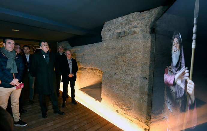 El alcalde de Murcia, José Ballesta, visita la ampliación del centro de interpretación del conjunto arqueológico de la Muralla de Santa Eulalia de Murcia