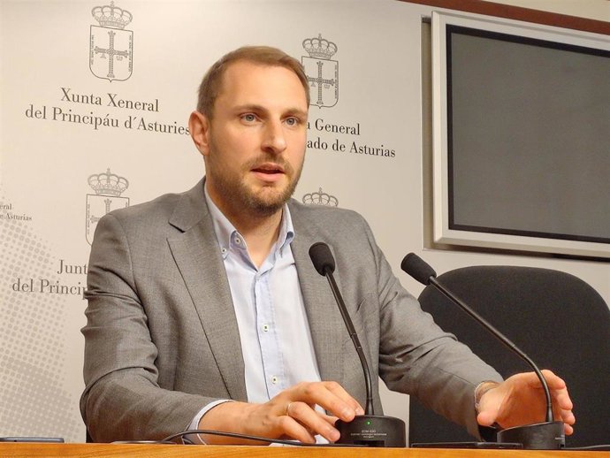 El diputado del Grupo Mixto-Foro, Adrián Pumares