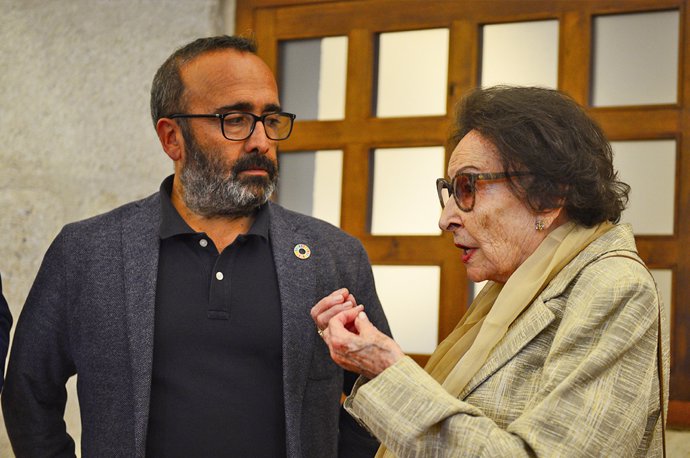 El presidente de la Diputación de Cáceres, Miguel Ángel Morales, con Conchita Viera