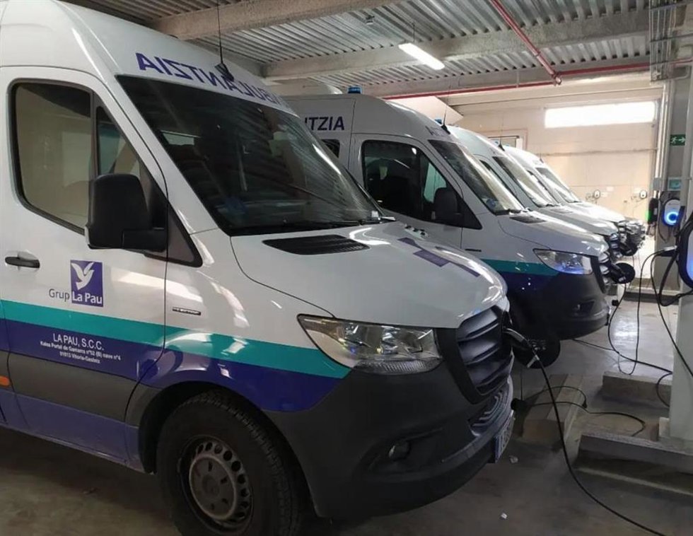 Archivo - Ambulancias del Grup La Pau