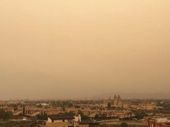 Imagen de la calima en la ciudad de Murcia