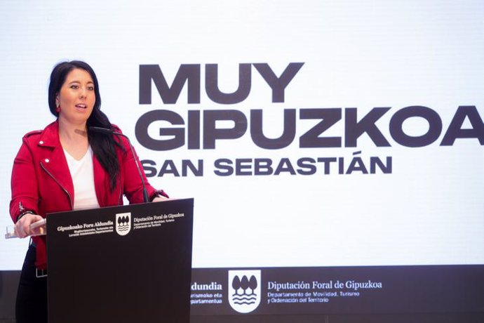 La diputada de Movilidad, Turismo y Ordenación del Territorio, Azahara Domínguez