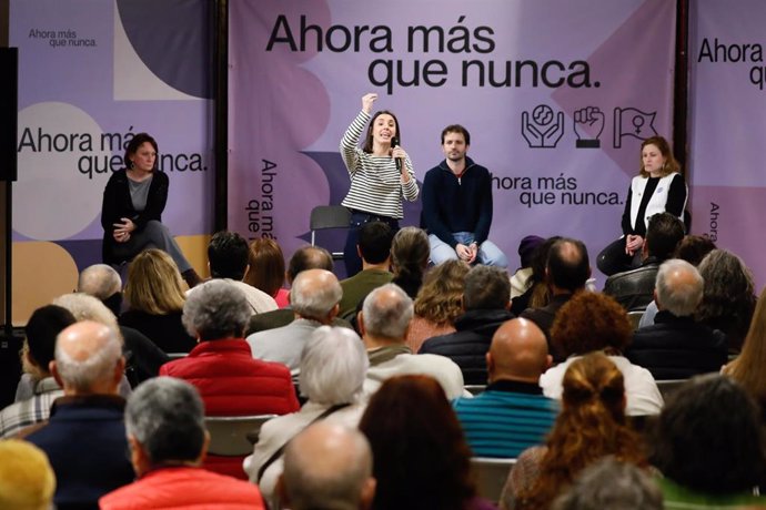 La exministra de Igualdad Irene Montero (c), durante la presentación de su candidatura a las elecciones europeas por Podemos, en un acto público en el Cuartel de Artillería de Murcia, a 31 de enero de 2024, en Murcia, Región de Murcia, (España). 