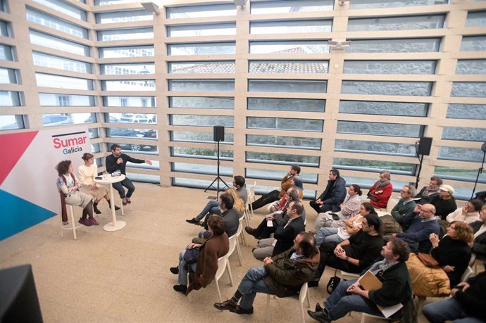 O ministro de Cultura e portavoz de Sumar, Ernest Urtasun, participa xunto á candidata á Presidencia da Xunta, Marta Lois, e a tamén candidata Marilar Aleixandre, nun acto co sector cultural