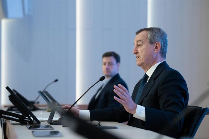 El consejero delegado de Banco Sabadell, César González-Bueno, interviene durante la presentación de resultados 2023, en la sede del Banco Sabadell, a 1 de febrero de 2024, en San Cugat del Vallés, Barcelona, Catalunya (España). Banco Sabadell obtuvo un
