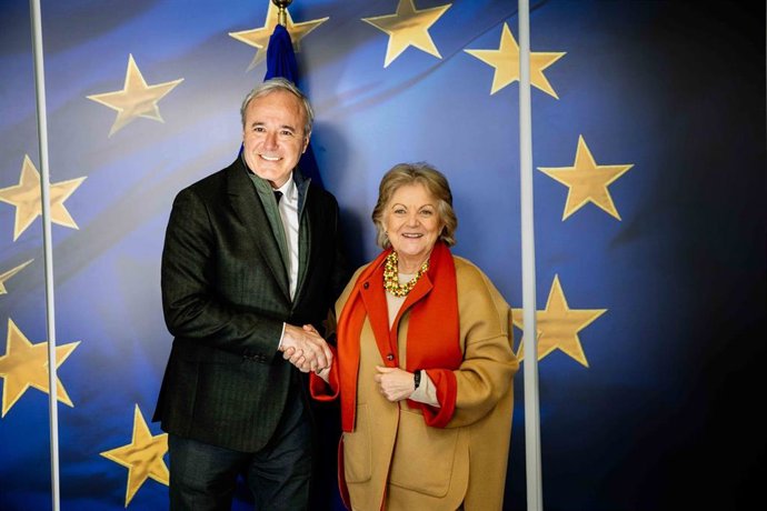 El presidente del Gobierno de Aragón, Jorge Azcón, y la comisaria europea de Cohesión y Reformas, Elisa Ferreira.