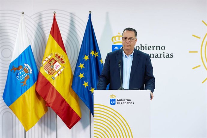 El consejero de Educación del Gobierno de Canarias, Poli Suárez