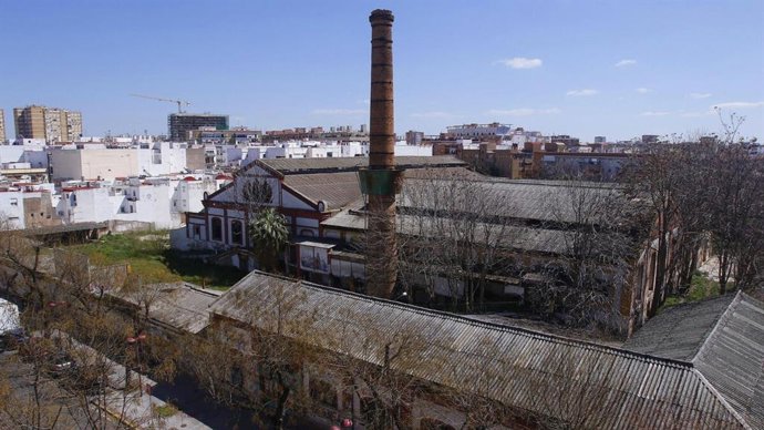 Archivo - Fábrica de Vidrio La Trinidad, en la Macarena, en Sevilla.