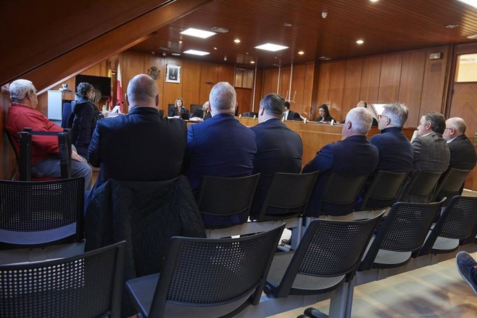 Los siete exdirectivos británicos de B3 Cable a los que se está juzgado en la Audiencia de Cantabria por la compra de la planta de Camargo