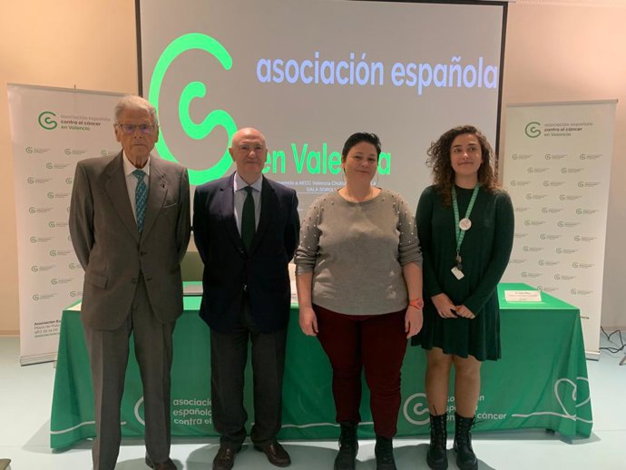 (E-D) El Vicepresident I Doctor, Antonio Llombart; El President De Contra El Cncer Valncia, Tomás Trenor; La Treballadora Social De l'Associació Espanyola Contra El Cncer Laura Mora I El Testimoniatge De Samantha Camps, Supervivent De Cncer