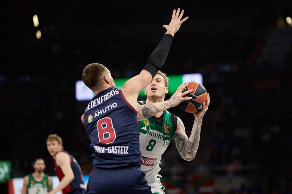 Los jugadores del Baskonia Tadas Sedekerskis y Khalifa Diop son baja para los próximos encuentros