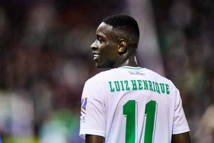 Archivo - Luiz Henrique of Real Betis looks on during the Copa del Rey, first round, football match played between CD Hernan Cortes and Real Betis at Francisco de la Hera stadium on November 1, 2023, in Extremadura, Spain.