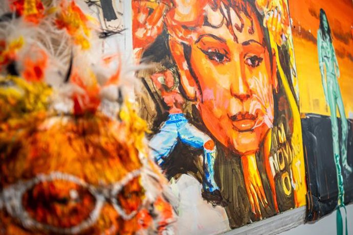 Costumbrismo andaluz, cultura techno y lenguajes Gen Z, nueva exposición de Ana Castillo en la Alianza Fracesa