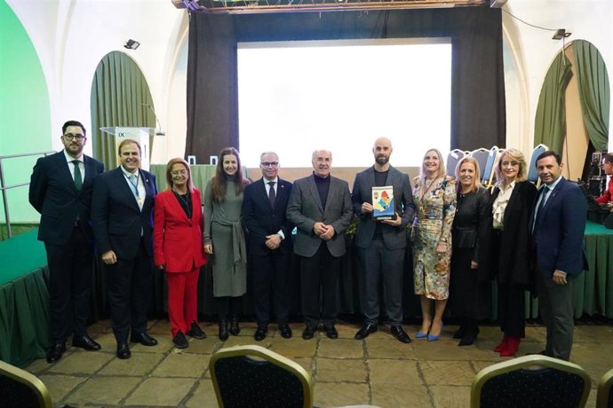 El alcalde de Algeciras con el hijo de Paco de Lucía.