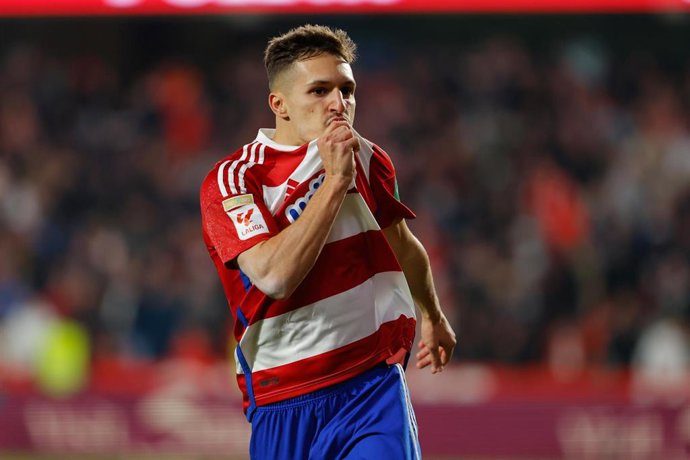 El extremo español Bryan Zaragoza, en un partido con el Granada CF, durante la temporada 2023-2024.