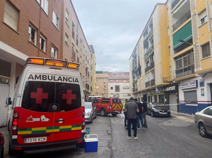Archivo - Una ambulancia en Badajoz 