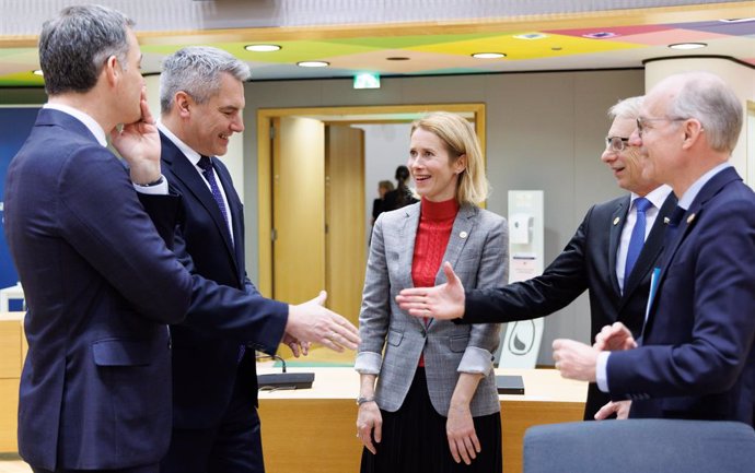 Prime Minister Alexander De Croo, Austrian Federal Chancellor Karl Nehammer, Estonian Prime Minister Kaja Kallas, Prime Minister of Bulgaria Nikolai Denkov and Luxembourg Minister-President Luc Frieden pictured at the start of the meeting, an extra Europe