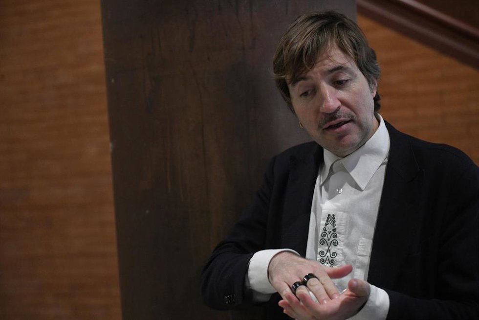 Archivo - El director Albert Serra posa en el photocall de la presentación de la película Un blanco fácil en el Institut franais de Madrid, a 7 de junio de 2023, en Madrid (España). Un blanco fácil se ha proyectado en la muestra de cine francés Fr