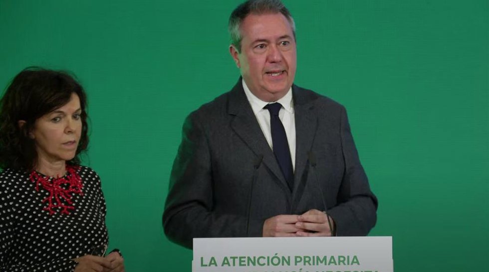 El secretario general del PSOE-A, Juan Espadas, interviene en la apertura del foro de sanidad de su "Gobierno alternativo" en Sevilla.