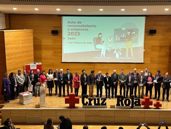 Acto de Cruz Roja para reconocer la colaboración de empresas y entidades.