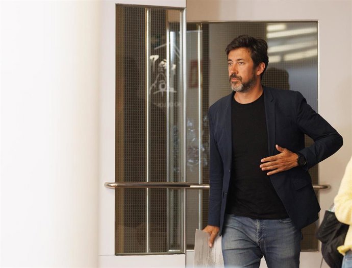 Archivo - El portavoz de En Común Galicia, Antón Gómez-Reino, a su llegada a una rueda de prensa posterior a la reunión de la Junta de Portavoces, en el Congreso de los Diputados, a 18 de abril de 2023, en Madrid (España).