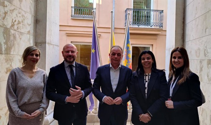 El PSPV-PSOE es reuneix amb el president de la CEV, Salvador Navarro