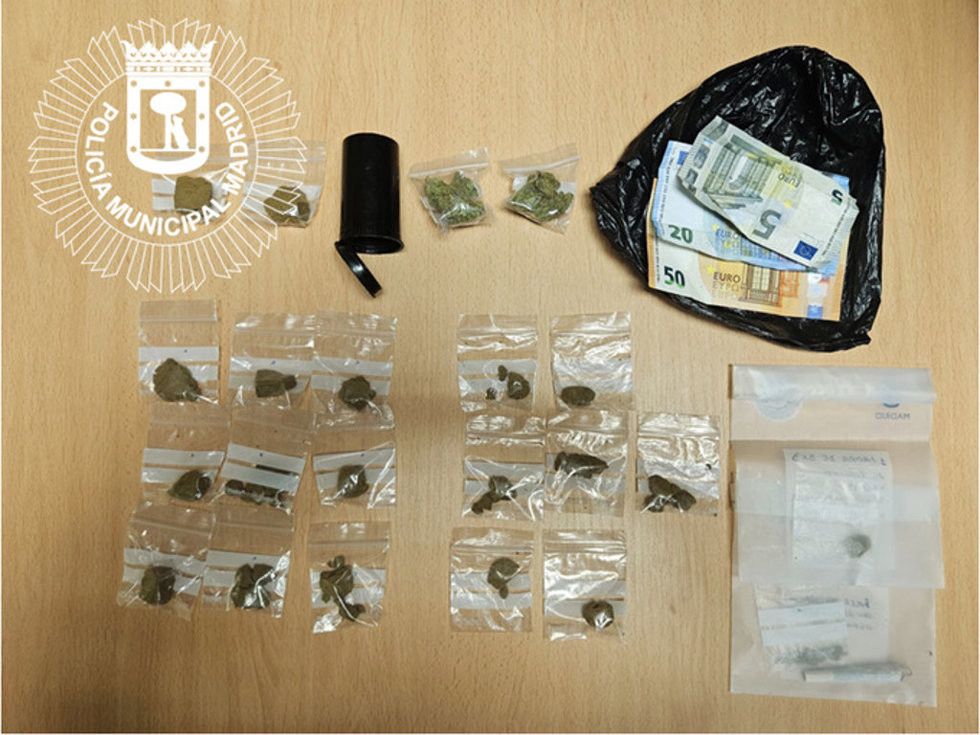 Detenido en Vicálvaro un hombre con 20 bolsas de hachís escondidas en su vehículo
