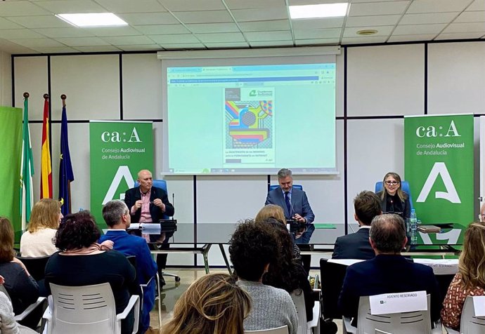 Con la presencia de Lluís Ballester en la sala de plenos del Consejo Audiovisual de Andalucía (CAA), se ha presentado el lanzamiento editorial del primer número de 'Cuadernos del Audiovisual' del Consejo Audiovisual de Andalucía en su nueva etapa.