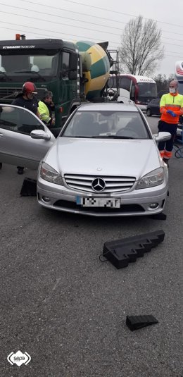 Accidente en la rotonda de la AS-17, en Lugones, Siero