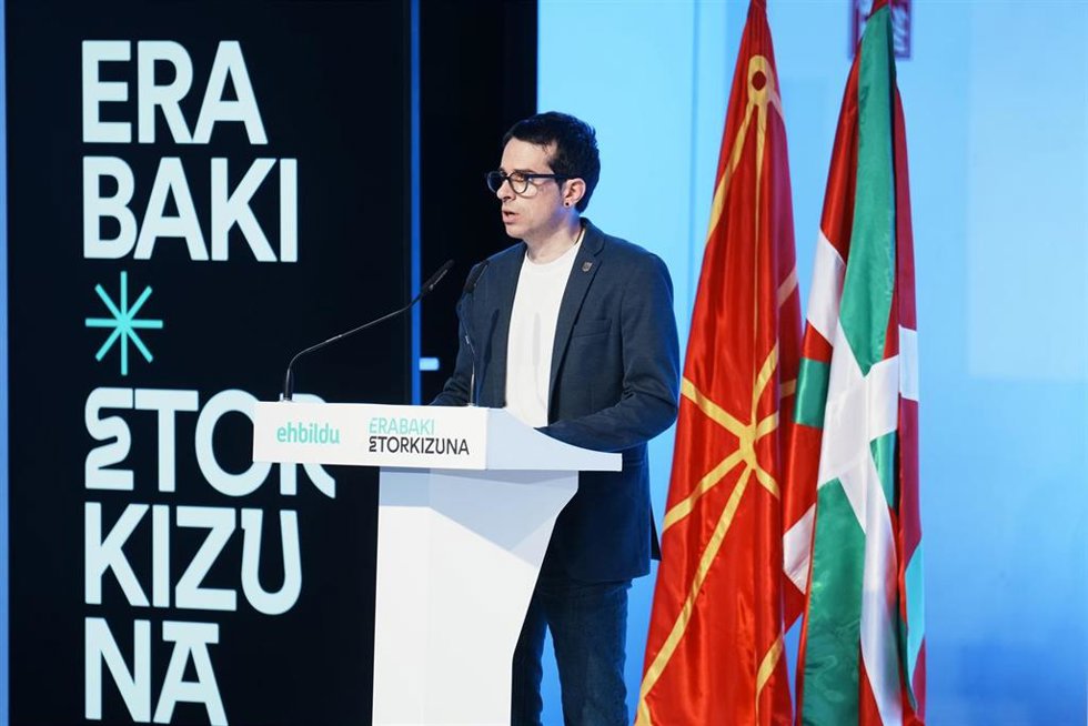 Archivo - El candidato de EH Bildu a Lehendakari, Pello Otxandiano