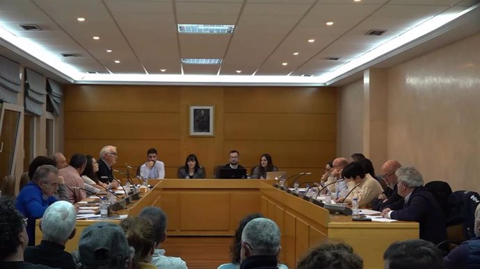 Pleno de Vilalba (Lugo) con la alcaldesa, Marta Rouco, en el centro.