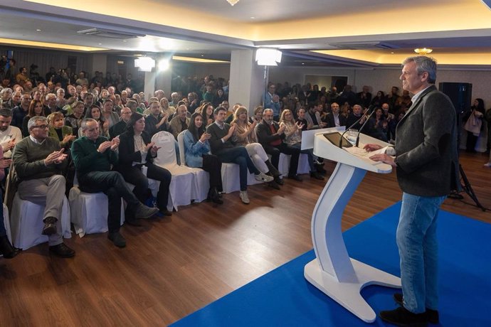 El candidato del PP a la Xunta de Galicia, Alfonso Rueda, en un acto antes del inicio de la campaña.