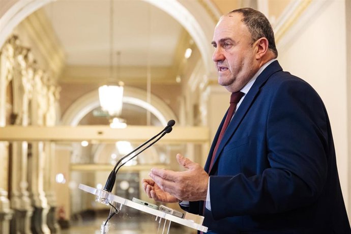 Archivo - El consejero de Agricultura, Ganadería y Desarrollo Rural de Castilla La Mancha, Julián Martínez Lizán.