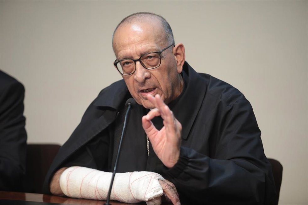 Archivo - El arzobispo de Barcelona, Juan José Omella, durante una rueda de prensa tras la designación del nuevo obispo de Tortosa, en el Palau Episcopal, a 13 de julio de 2023, en Barcelona