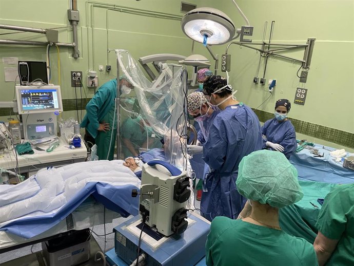 El Hospital General de Elche realiza su primera cirugía para la enfermedad de Parkinson
