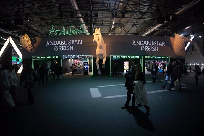 Ambiente en el expositor de Andalucía durante la segunda jornada de la 44 edición de la Feria Internacional del Turismo, Fitur 2024, en IFEMA Madrid, a 25 de enero de 2024, en Madrid, (España). 